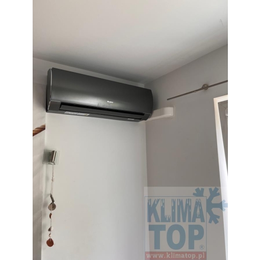 Klimatyzator ścienny Gree GWH09ACC-K6 (FA09D) FAIRY DARK - zdjęcie z montażu w Warszawie i okolicach